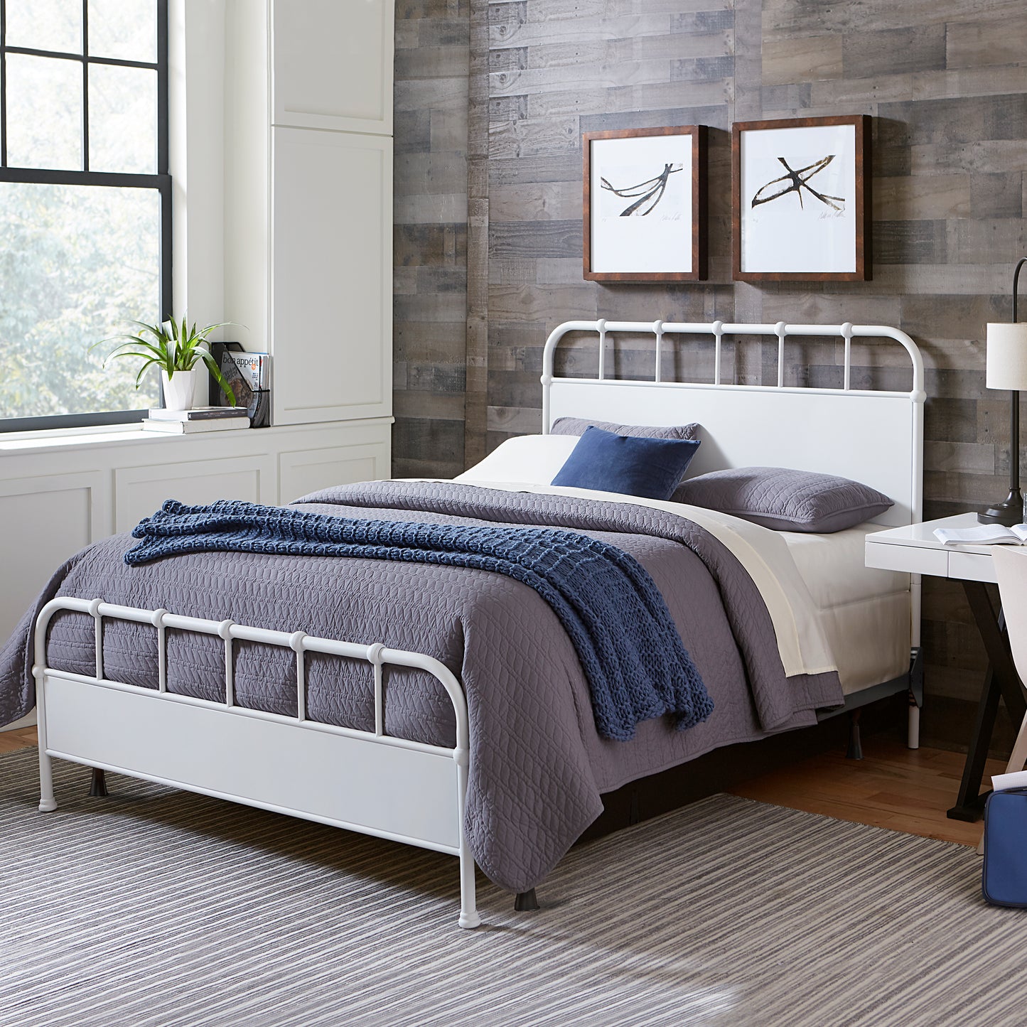 Hillsdale Furniture Grayson Queen Metal Bed, Textured White