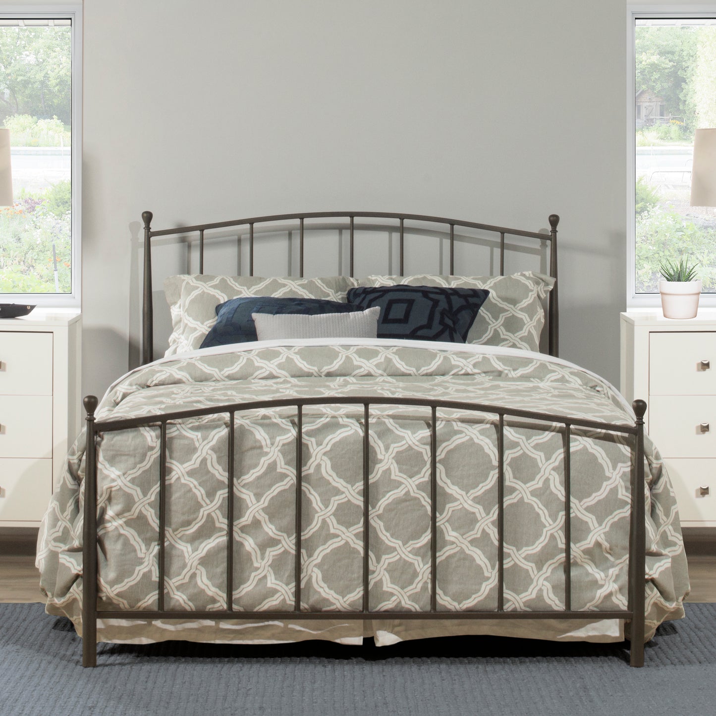 Hillsdale Furniture Warwick Queen Metal Bed with Frame, Gray Bronze