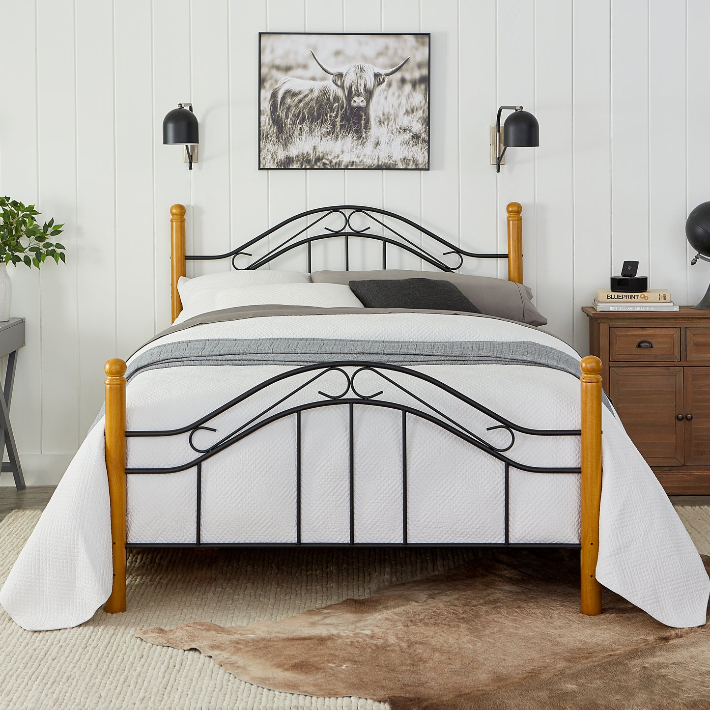 Hillsdale Furniture Winsloh Queen Metal Bed with Frame and Oak Wood Posts, Black